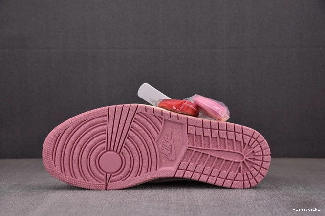 OG DM7866-600 x Travis Scott SP Low AJ 1 1104